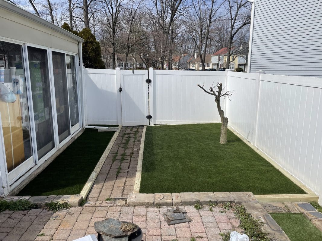 Artificial Grass Installer a beautifully installed new Outdoor Dog Turf Pad